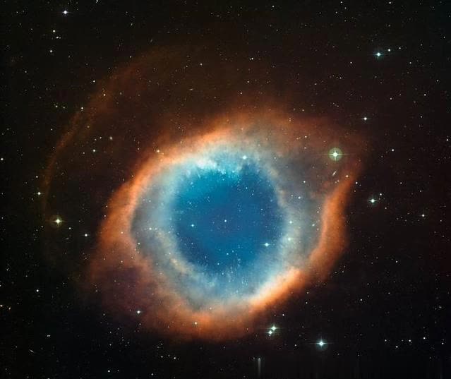 宇宙奇观：星云与黑洞，有着怎样的联系？