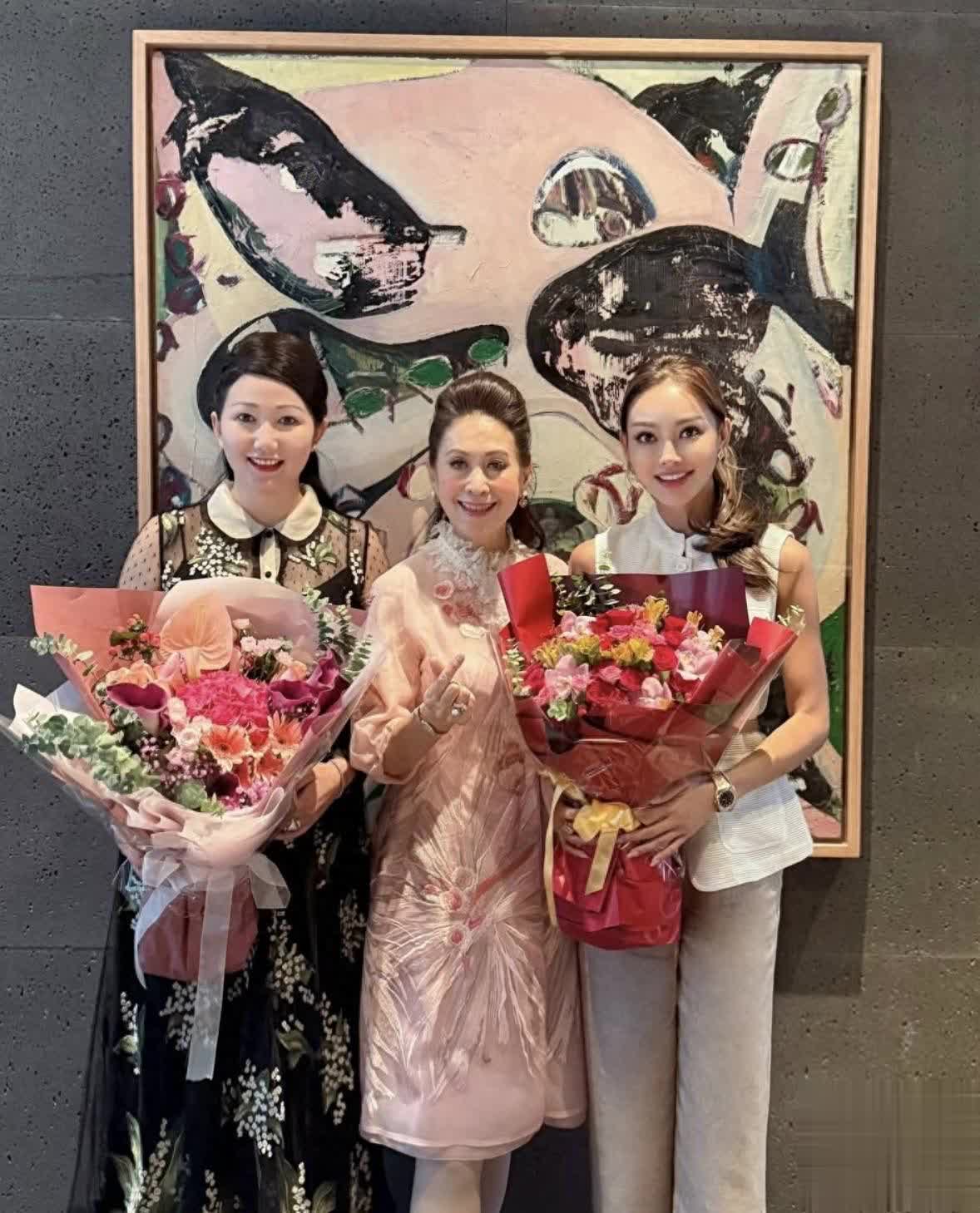魏駿杰前妻38歲生日戴名表金鏈，離婚五年融入名流圈
