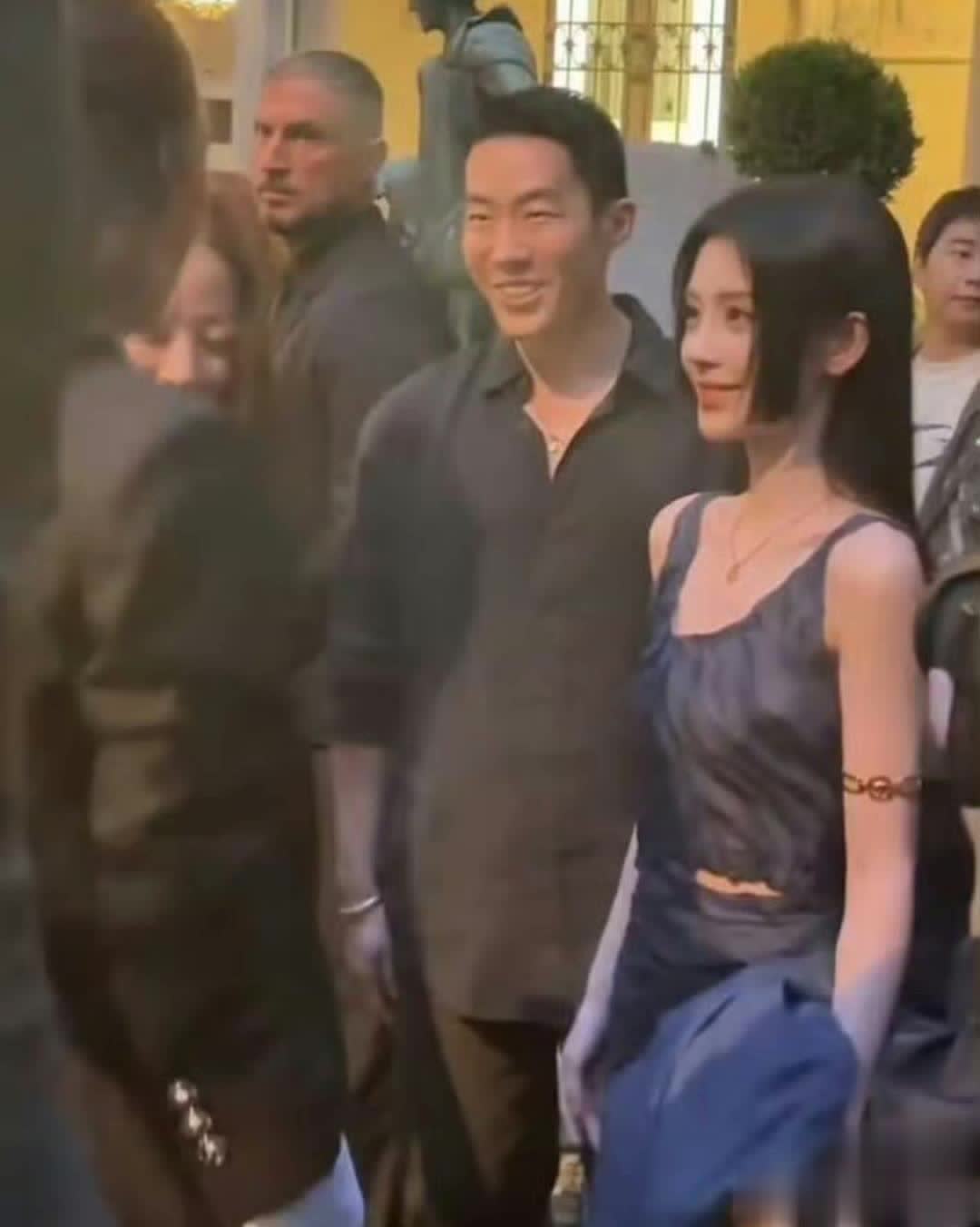 大雷操盤？鞠婧祎首征米蘭穿超季服裝穩(wěn)壓全場