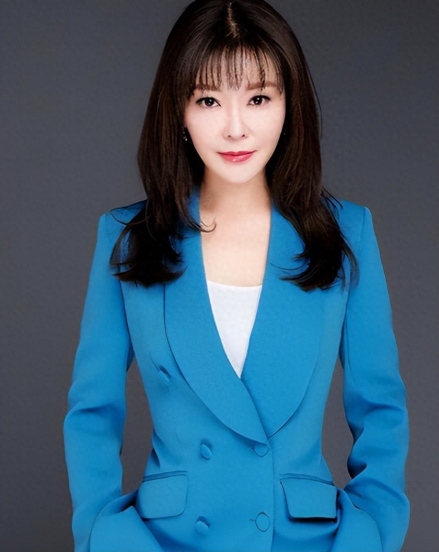 钱再多有什么用？前央视主持王小骞现状给中年人提了个醒