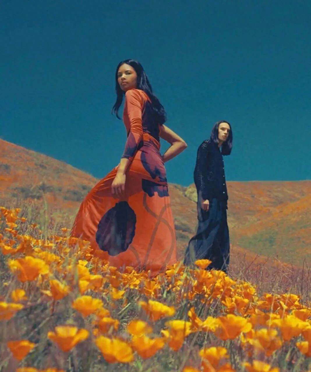 告别单调黑白灰！今秋三组高级配色美炸了