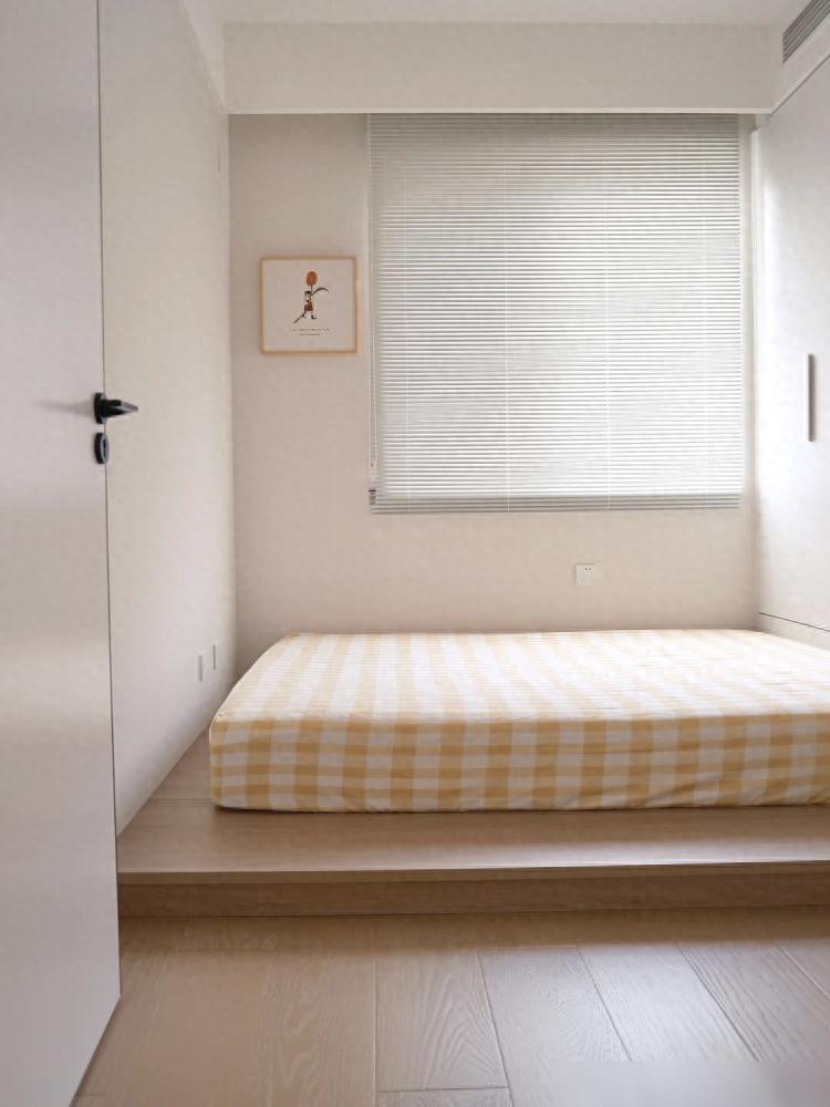 双人床过时！新式“矮床”简洁大气省空间，高级感拉满 