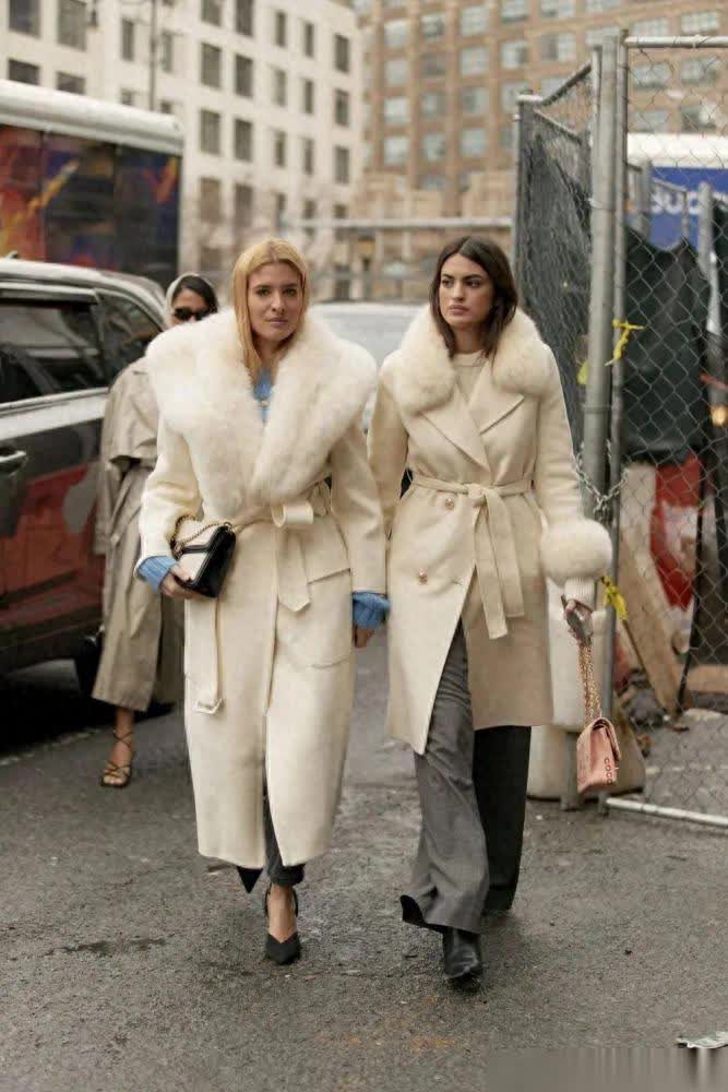 降溫啦！米色大衣成頂流，外穿出門隨便搭都美爆