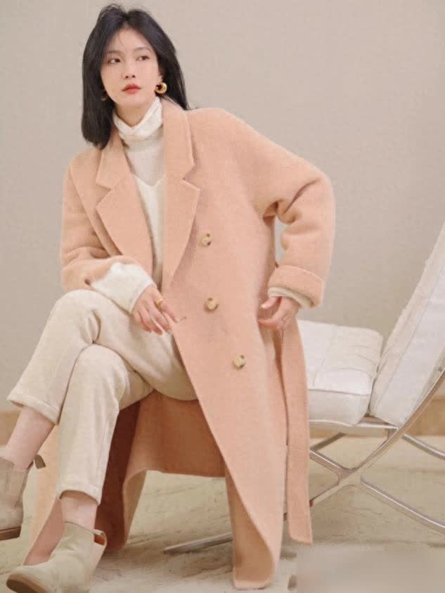 今年流行“大衣+卡布里褲”，顯高顯瘦時髦，配平底鞋也好看