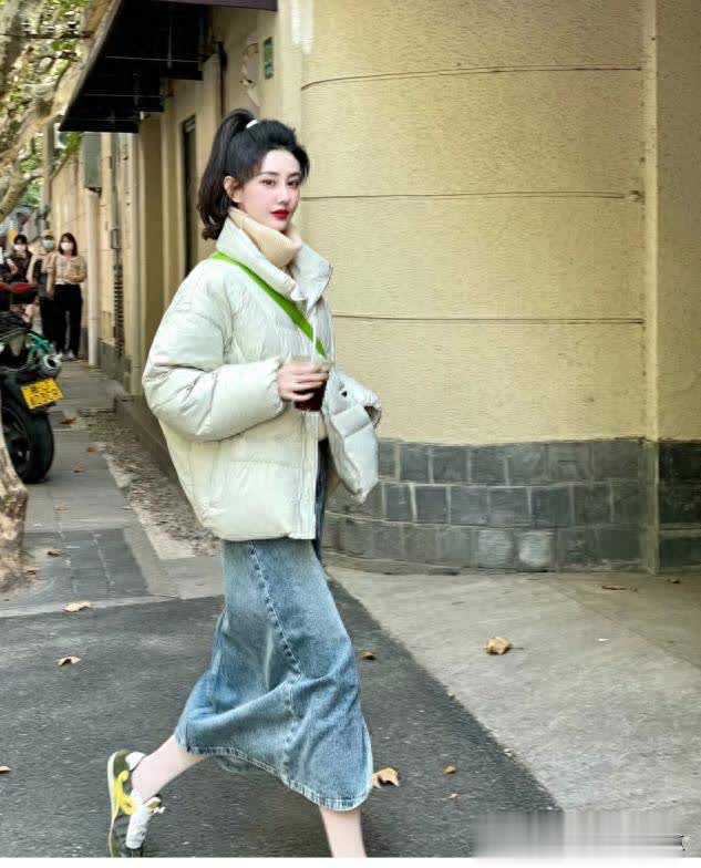 劝你穿“羽绒服”别配牛仔裤，瞧杭州女生洋气显瘦搭法！ 