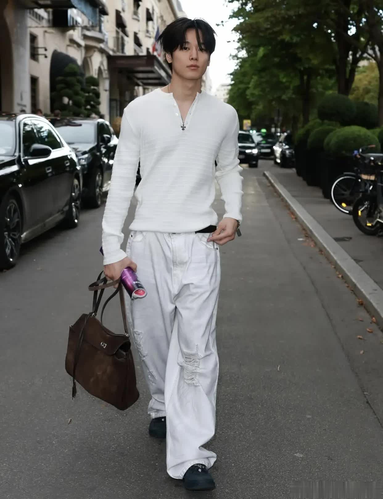 溫柔學(xué)長(zhǎng)風(fēng)穿搭：一件條紋衫施展干凈溫柔魔法