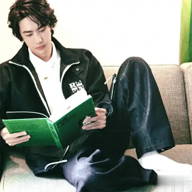 王一博法式湿发造型绝了！贵公子神颜凸显皇家贵气惊艳全网