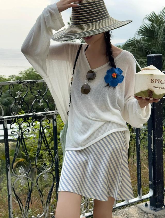 夏天纯欲风out？高圆圆松弛感穿搭，必看的时尚秘籍！