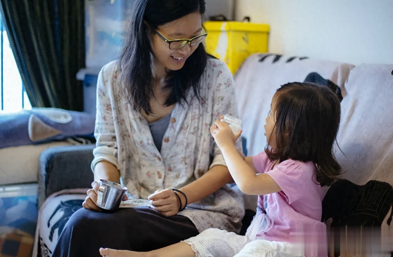 “你的生日是媽媽受難日”，孩子跟你親不親這點早有預兆