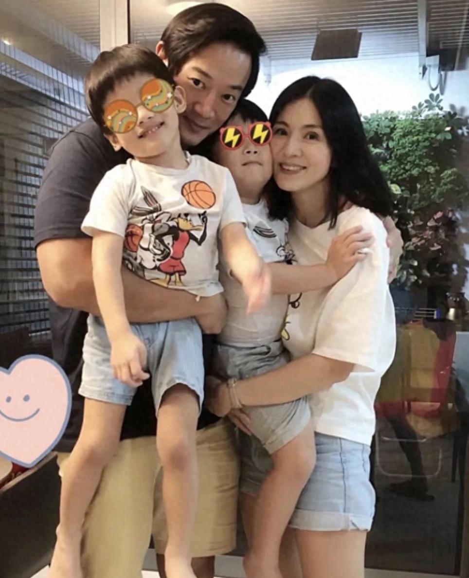 51歲楊采妮香港聚餐，身材暴瘦臉部皺紋盡顯老態