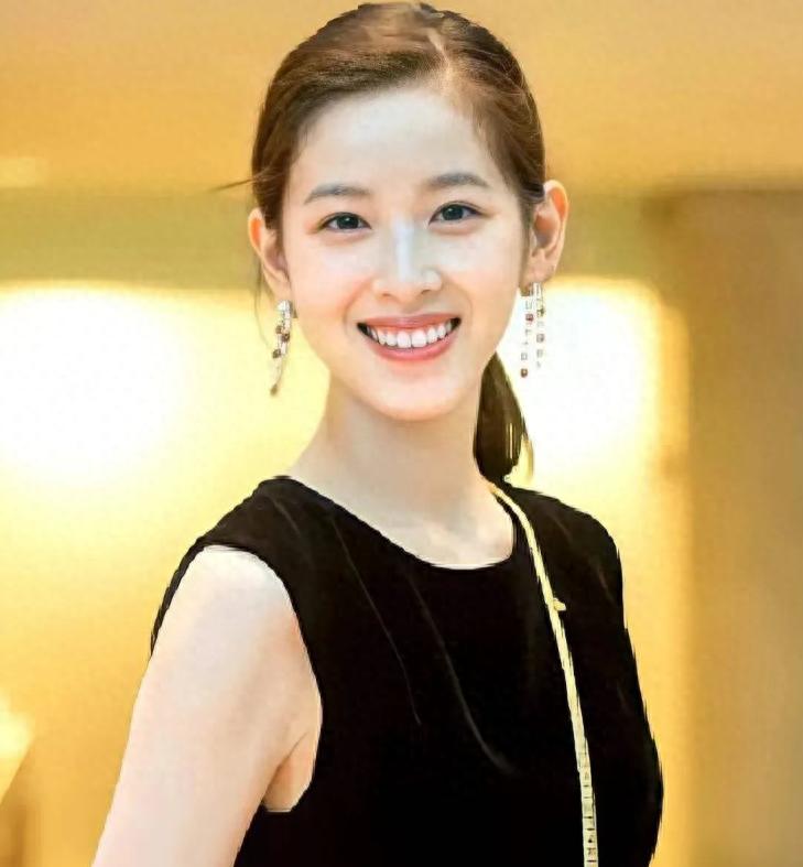 刘强东回应婚变传闻，32岁章泽天官宣新身份野心不止于此